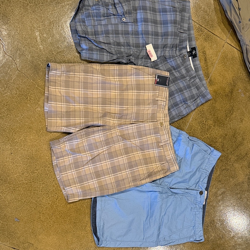 Bundle of Calvin Klein, Roundtree & York, and Flag & Anthem shorts. Size 36